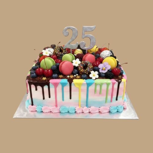 Happy 25 mit Macarons & Beeren